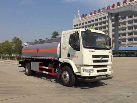 東風(fēng)枊汽油罐車圖片