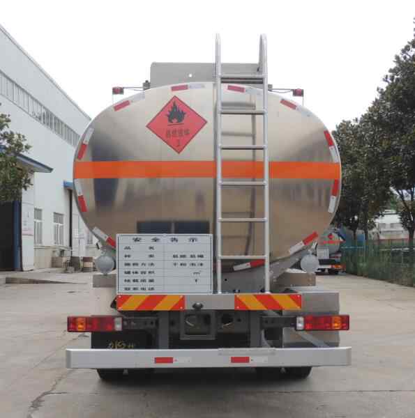 重汽前四后八油罐車