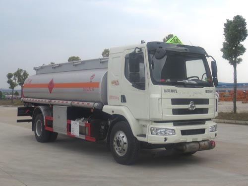 12噸東風(fēng)柳汽油罐車(chē)圖片 12噸東風(fēng)柳汽油罐車(chē)圖片