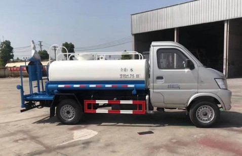 昌河2噸灑水車