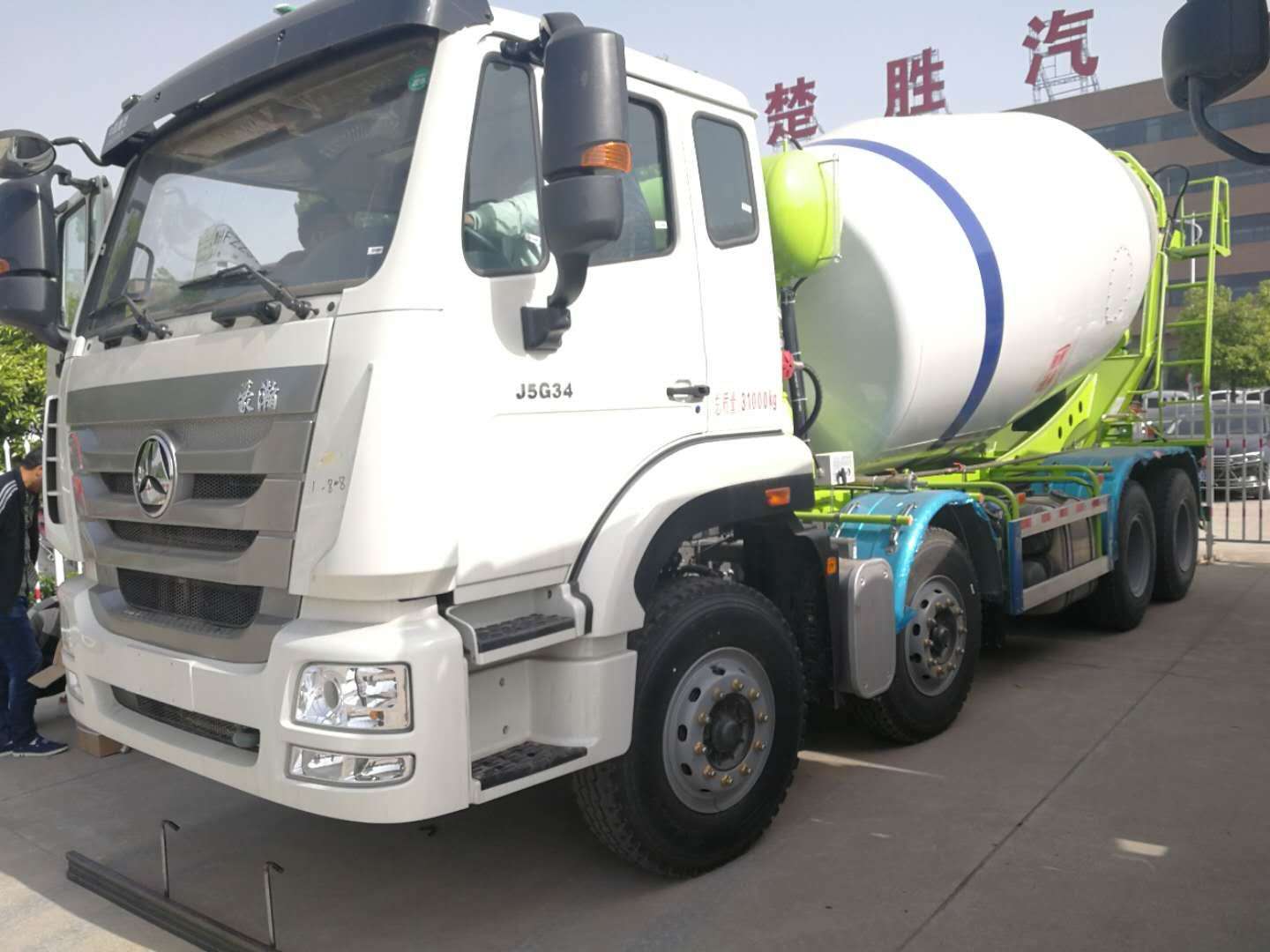 重汽豪瀚前四后八12方混凝土攪拌運(yùn)輸車圖片