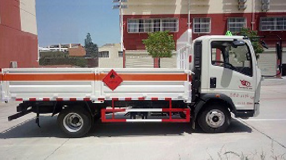重汽豪沃4.1米氣瓶運(yùn)輸車