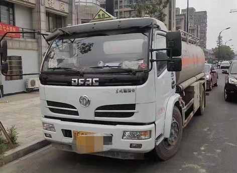 精品二手8噸油罐車圖片