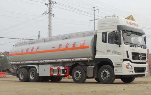 東風(fēng)天龍前四后八油罐車(chē)圖片 東風(fēng)天龍前四后八油罐車(chē)圖片