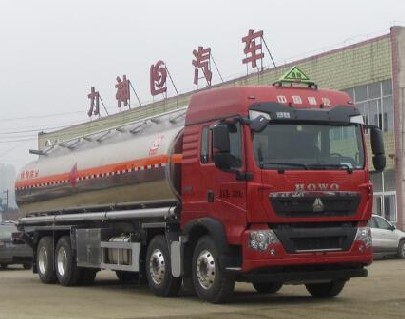 25噸|26噸國(guó)六重汽豪沃前四后八鋁合金油罐車(chē)廠家價(jià)格