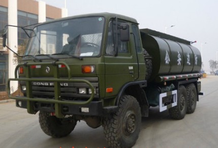 東風(fēng)軍用六驅(qū)越野油罐車圖片