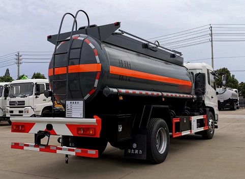 SCS5180GFWDFH型腐蝕性物品罐式運(yùn)輸車(chē)圖片 SCS5180GFWDFH型腐蝕性物品罐式運(yùn)輸車(chē)圖片