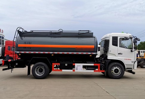 SCS5180GFWDFH型腐蝕性物品罐式運(yùn)輸車(chē)圖片 SCS5180GFWDFH型腐蝕性物品罐式運(yùn)輸車(chē)圖片