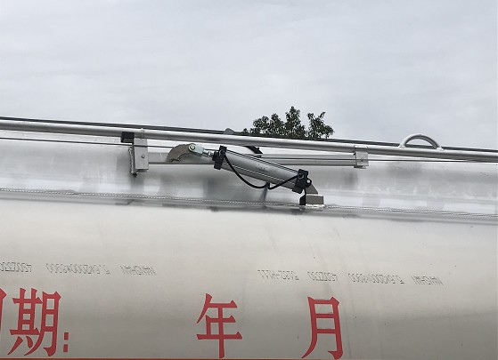 鋁合金油罐車氣動(dòng)升降護(hù)欄