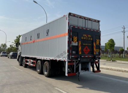 國六東風(fēng)天龍9.4米易燃?xì)怏w危險(xiǎn)品廂式運(yùn)輸車