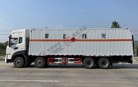 國六東風(fēng)天龍9.4米易燃?xì)怏w危險(xiǎn)品廂式運(yùn)輸車