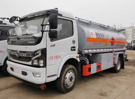 國六8噸東風(fēng)凱普特油罐車圖片