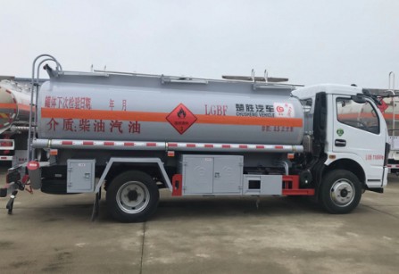 國六7噸東風(fēng)凱普特油罐車圖片