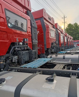 庫(kù)存解放J6P雙驅(qū)牽引車，460馬力國(guó)五，已經(jīng)上牌！