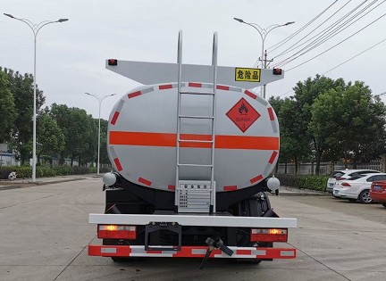 國(guó)六解放8噸油罐車(chē)多方位圖片 國(guó)六解放8噸油罐車(chē)多方位圖片