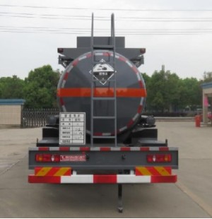 國(guó)六東風(fēng)天錦小三軸8類(lèi)腐蝕性物品罐式運(yùn)輸車(chē)后尾部圖片 國(guó)六東風(fēng)天錦小三軸8類(lèi)腐蝕性物品罐式運(yùn)輸車(chē)后尾部圖片