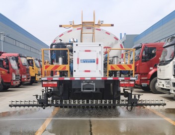 11.5立方標(biāo)準(zhǔn)型瀝青灑布車(chē) 11.5立方標(biāo)準(zhǔn)型瀝青灑布車(chē)