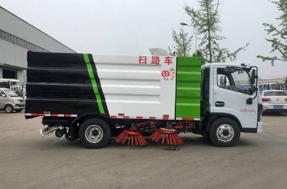 國六東風(fēng)小多利卡掃路車_程力威牌CLW5070TSLE6型掃路車