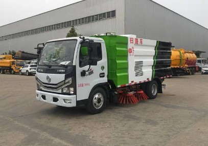 國六東風(fēng)小多利卡掃路車_程力威牌CLW5070TSLE6型掃路車