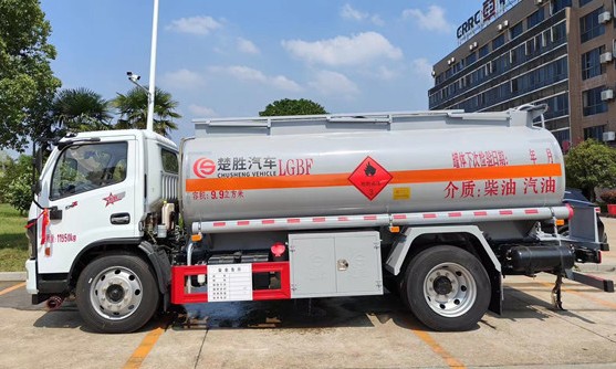 東風(fēng)多利卡8噸油罐車(chē)圖片 東風(fēng)多利卡8噸油罐車(chē)圖片