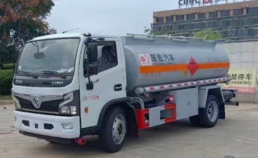 二手8噸油罐車，河南洛陽(yáng)牌照！