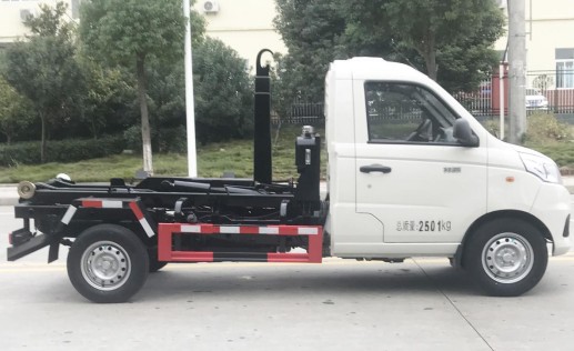 福田祥菱V1(后單輪)勾臂垃圾車