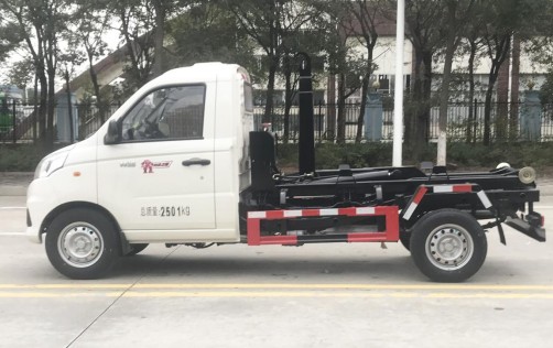 福田祥菱V1(后單輪)勾臂垃圾車