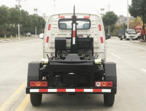 福田祥菱V1勾臂垃圾車_帝王環(huán)衛(wèi)牌HDW5035ZXXB6型車廂可卸式垃圾車