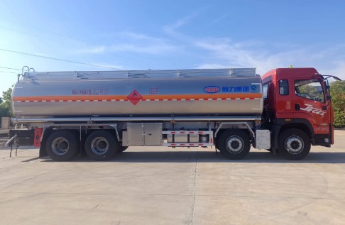 解放JK6前四后八鋁合金油罐車(chē)_程力牌CL5320GYYLBWN型鋁合金運(yùn)油車(chē) 解放JK6前四后八鋁合金油罐車(chē)_程力牌CL5320GYYLBWN型鋁合金運(yùn)油車(chē)