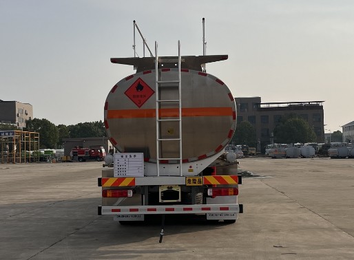 重汽豪沃29.3方鋁合金運(yùn)油車_楚勝牌CSC5329GYYLZ6型鋁合金運(yùn)油車 重汽豪沃29.3方鋁合金運(yùn)油車_楚勝牌CSC5329GYYLZ6型鋁合金運(yùn)油車